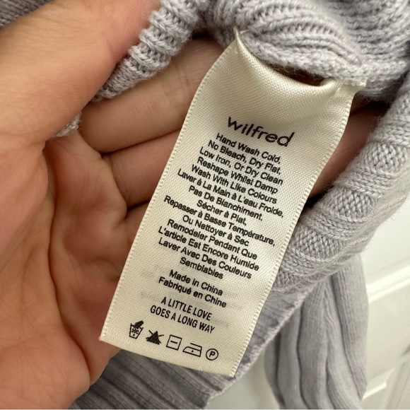 ARITZIA Wilfred
Plunge Front Cardigan - Picture 3 of 5